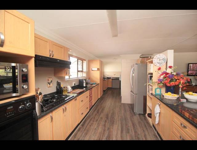 3 BEDROOM HOUSE FOR SALE IN FRAAIUITSIG